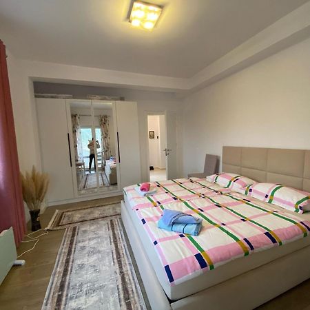 Zhaban Bright & Cozy Room With Balcony מראה חיצוני תמונה