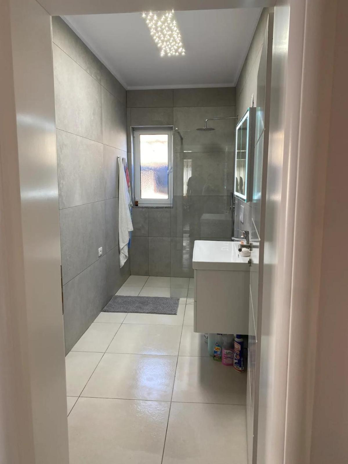 Zhaban Bright & Cozy Room With Balcony מראה חיצוני תמונה