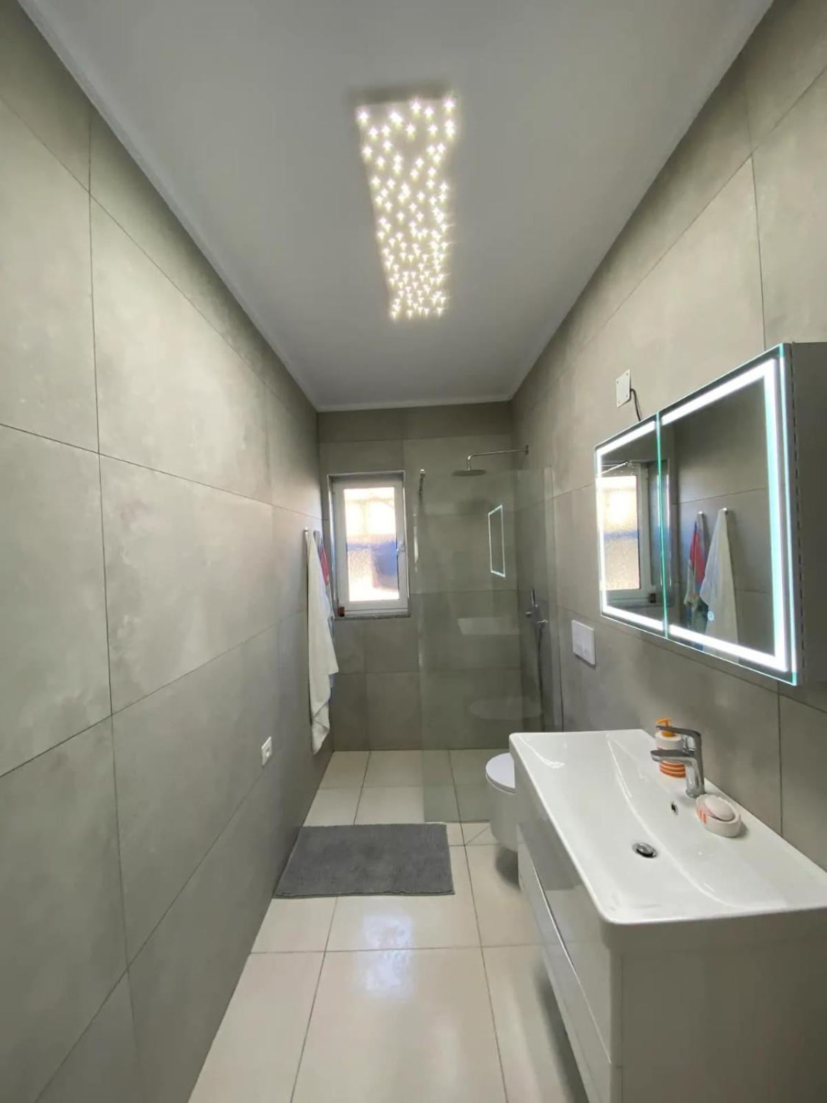 Zhaban Bright & Cozy Room With Balcony מראה חיצוני תמונה