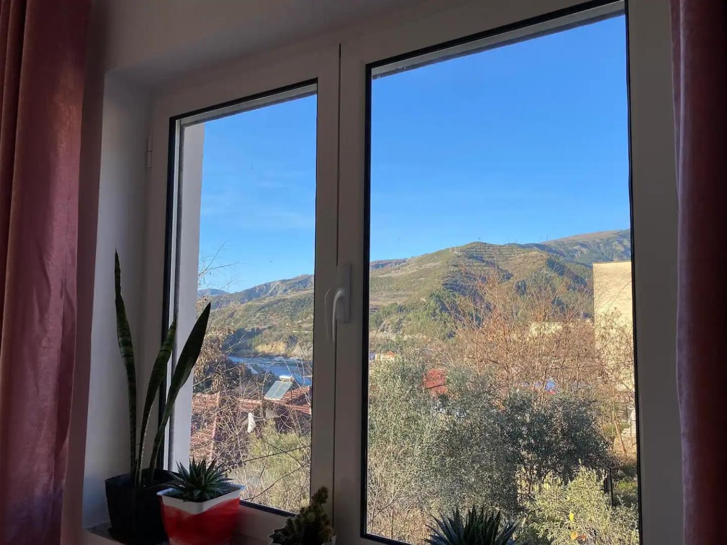 Zhaban Bright & Cozy Room With Balcony מראה חיצוני תמונה