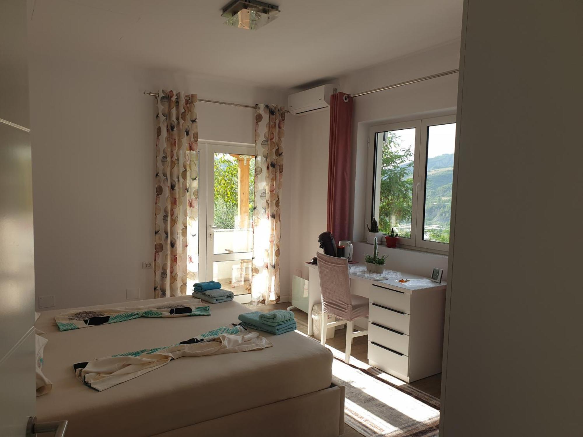 Zhaban Bright & Cozy Room With Balcony מראה חיצוני תמונה